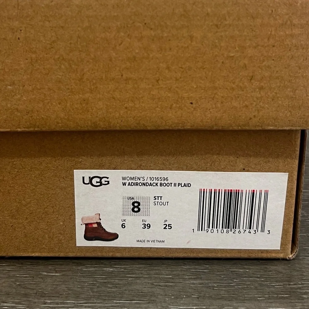 UGG Adirondack Brown and Red Plaid Winter Snow Boots Size 8